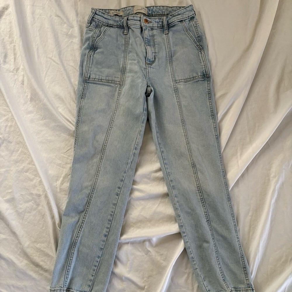 Universal Thread Size 4/27R Jeans High‎ Rise Slim Straight Light Wash